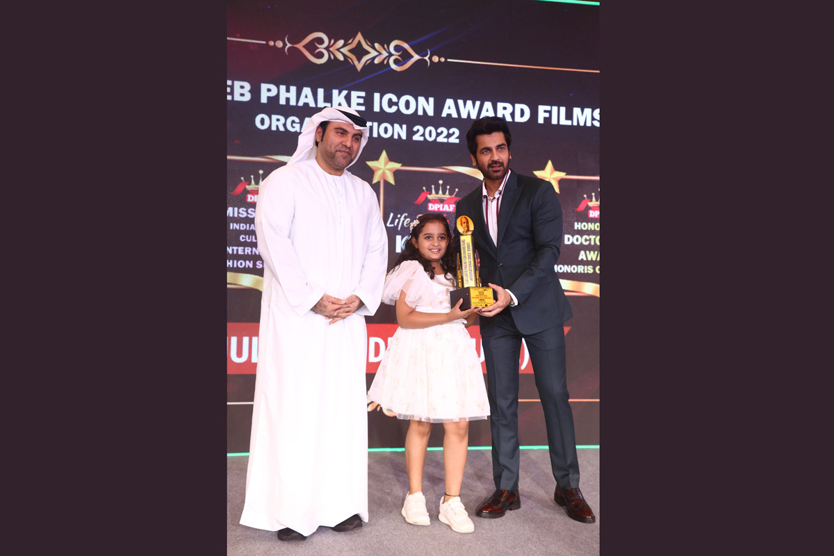 Daughter of Indore city Jiana Shah gets Dadasaheb Phalke Icon Award in Dubai